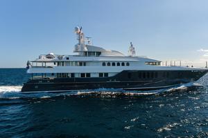 4 Roses 185ft Oceanfast Yacht For Sale